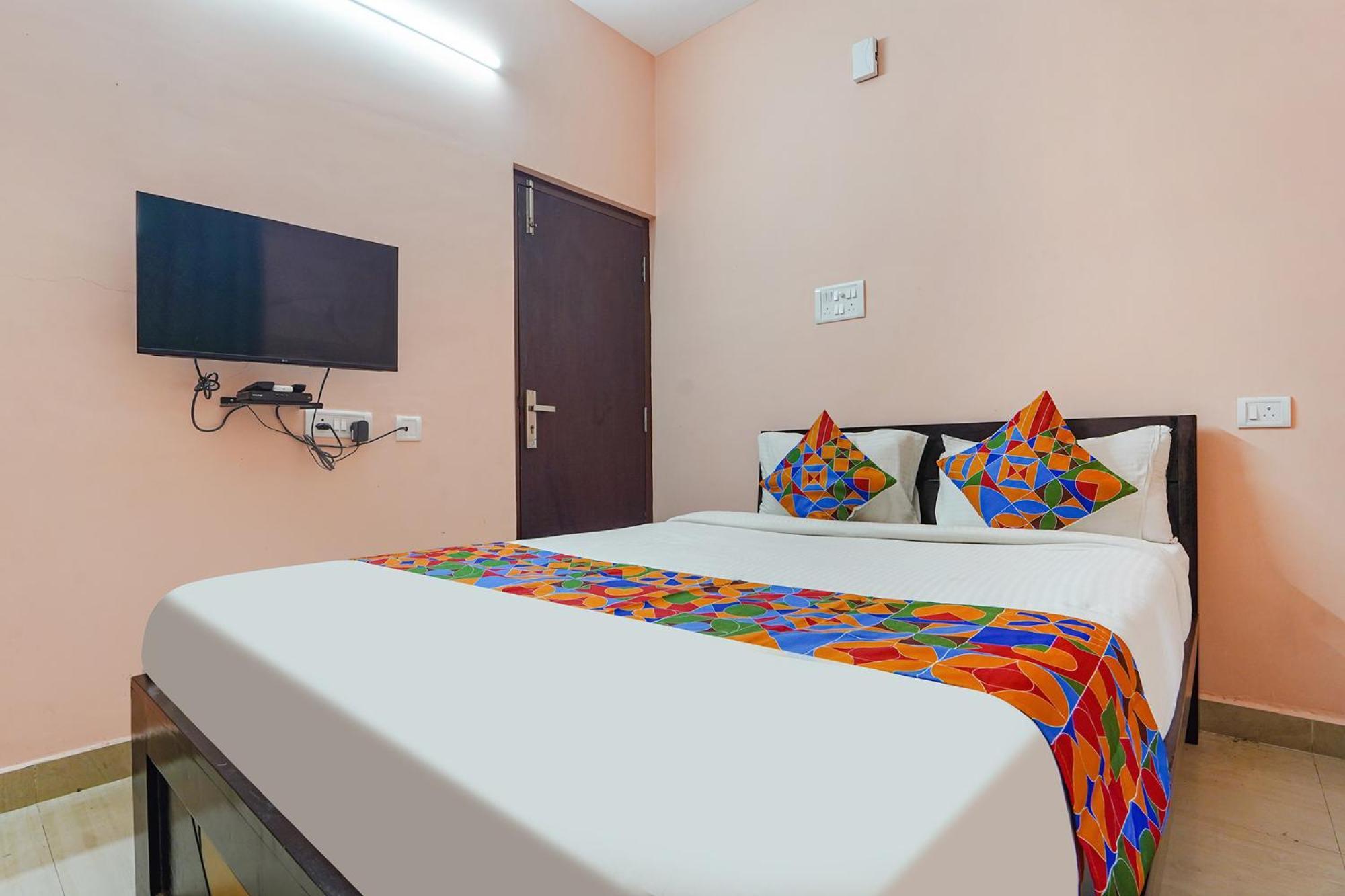 Отель Fabexpress Its South East Residency Siruseri Экстерьер фото