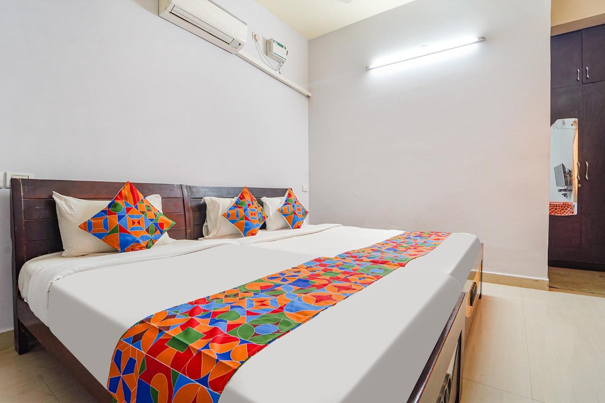 Отель Fabexpress Its South East Residency Siruseri Экстерьер фото