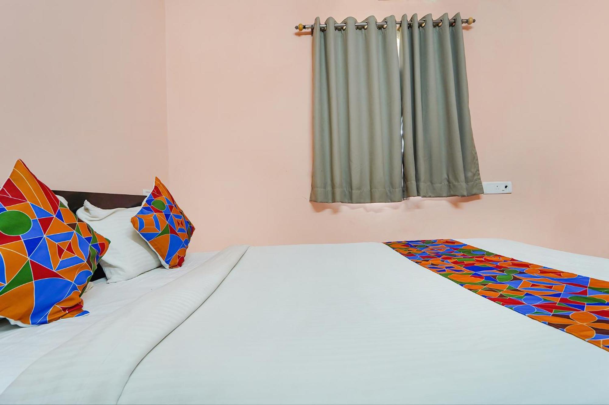 Отель Fabexpress Its South East Residency Siruseri Экстерьер фото